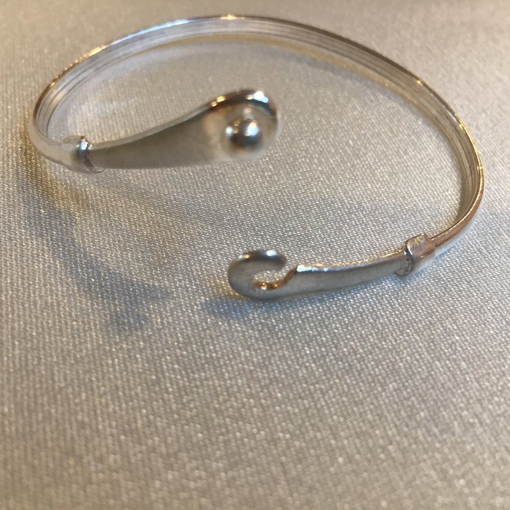 Brand new sterling silver bangle bracelet